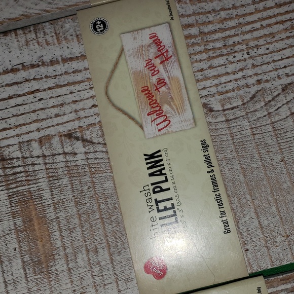 Lara's Crafts Pallet Plank with Rope 3 Barn Wood and 5 White Wash New - Picture 5 of 6